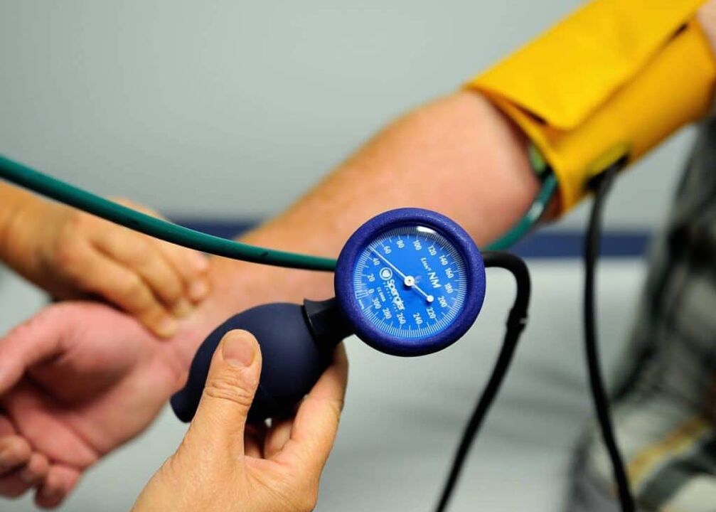 Se tes hipertensión, cómpre medir a túa presión arterial correctamente e regularmente. 